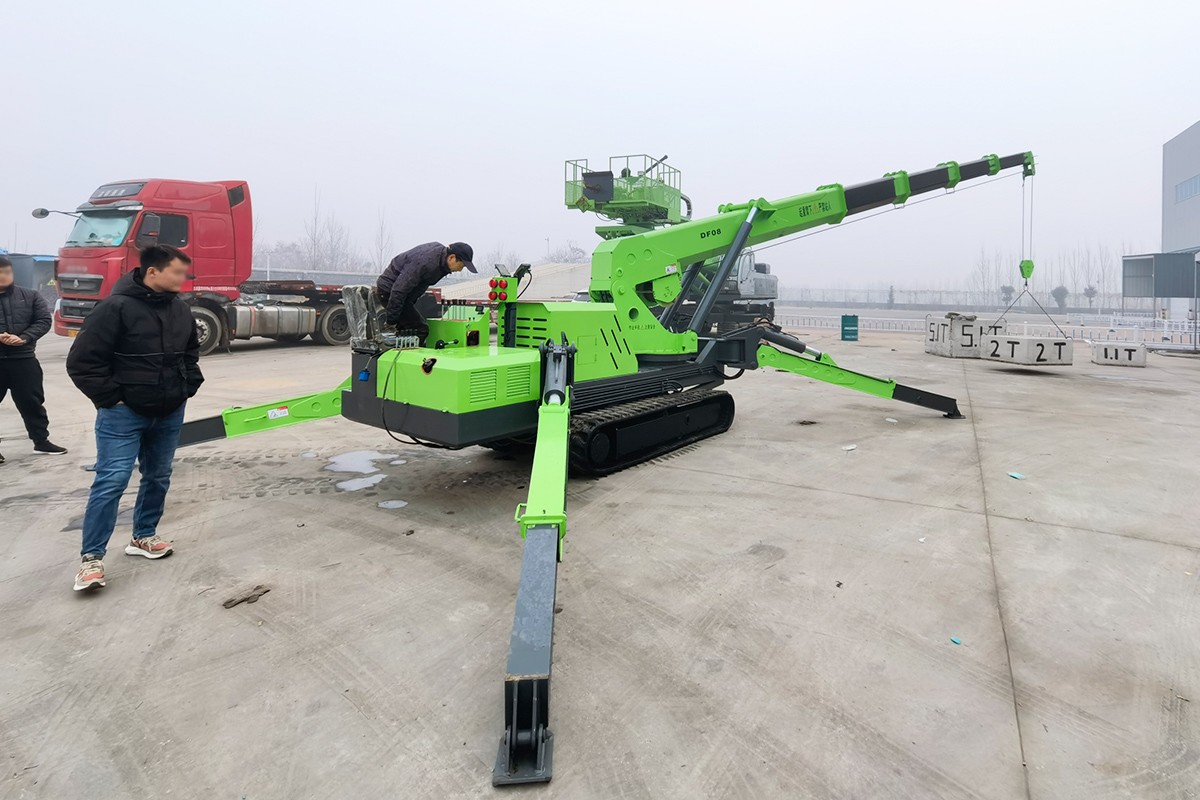 Explore the HW500 spider crane: a 5-ton miniature masterpiece that reshapes new standards for narrow space operations!