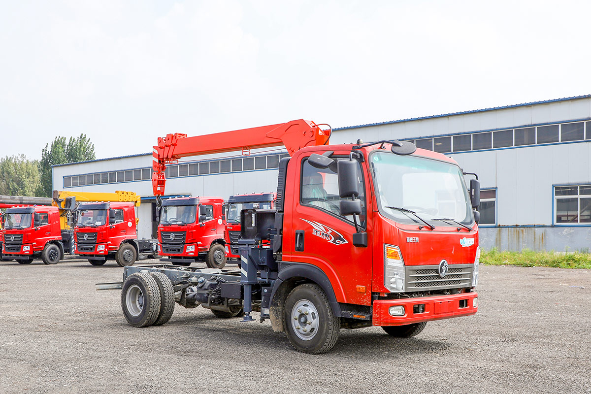 3200KG Truck With Crane: The Ultimate Mobile Lifting Solution